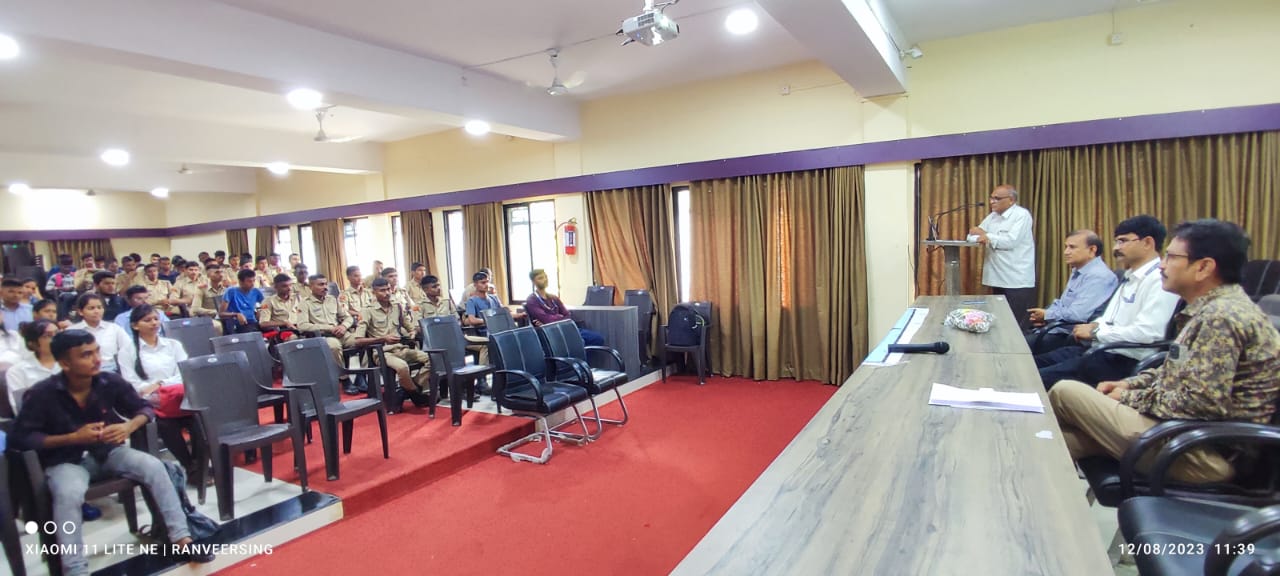 आंतरराष्ट्रीय युवादिनानिमीत्त जनजागृती अभियानातून तरुणांनो विनाशक सवयी आणि व्यसनांपासून स्वतः ला लांब ठेवा - प्रभारी प्राचार्य डॉ ए आय भंगाळे