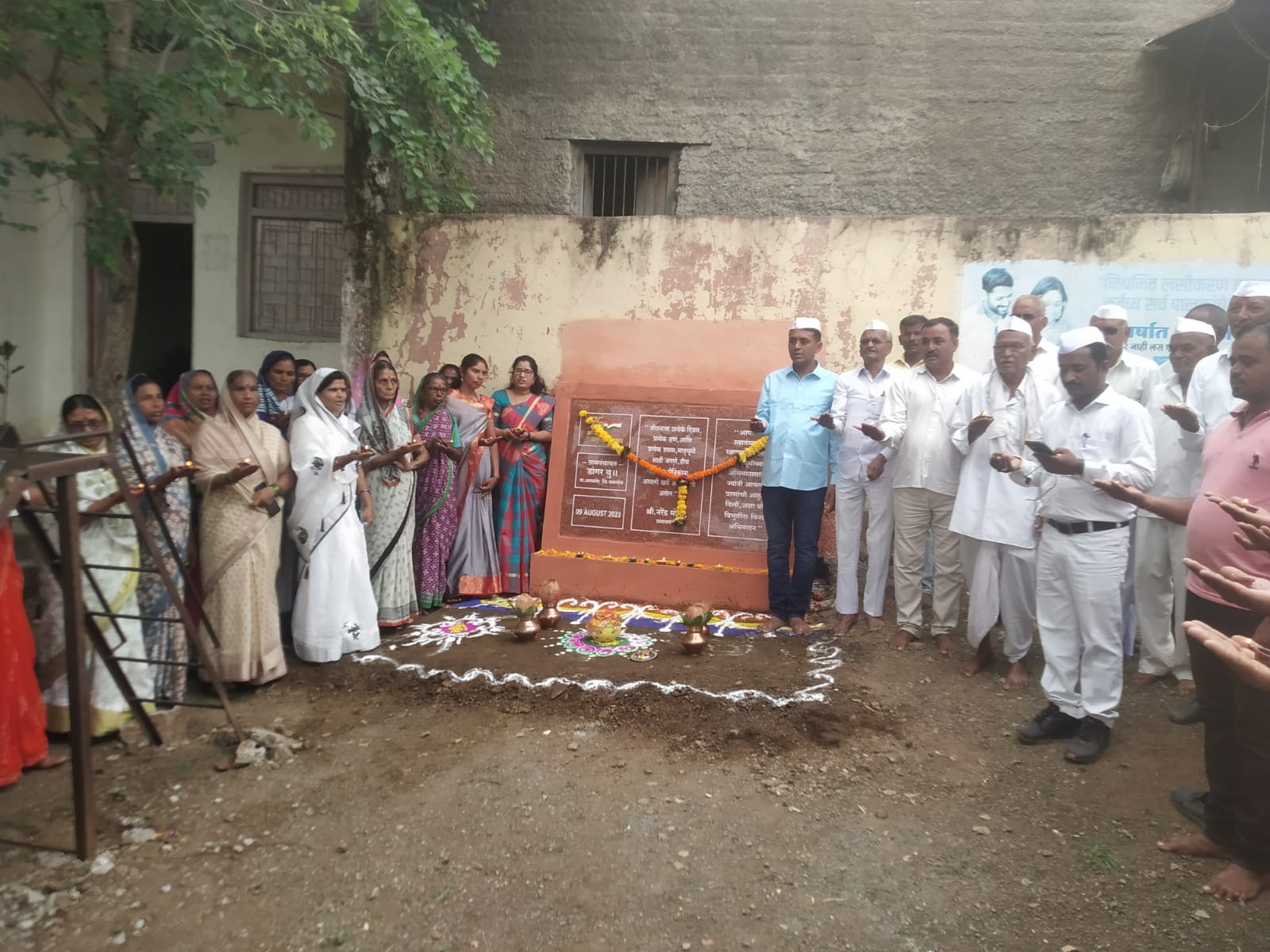 Amalner: ग्रामपंचायत डांगर बु तर्फे मेरी मिट्टी मेरा देश आणि हर घर तिरंगा या उपक्रमांतर्गत विविध कार्यक्रमांचे आयोजन...माजी सैनिकांच्या परिवारांचा सन्मानपत्र देऊन सत्कार