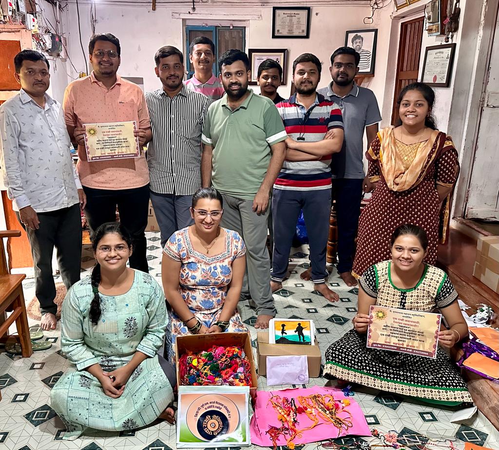 कृष्णामामा महाजन स्मृती प्रतिष्ठान मार्फत एक राखी जवानांसाठी- एअरफोर्स स्टेशन ला राख्या रवाना!!