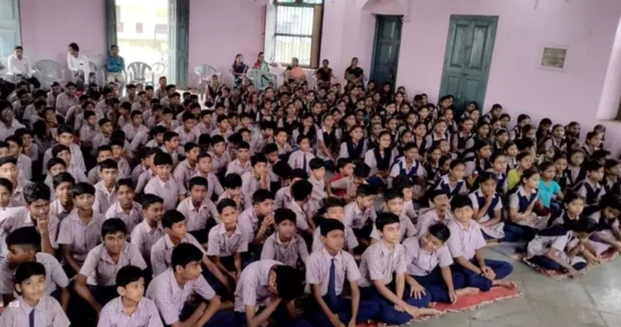 Amalner: लोकमान्य विद्यालयात अण्णा भाऊ साठे जयंती आणि लोकमान्य  टिळक पुणयतिथी निमित्त कार्यक्रम...