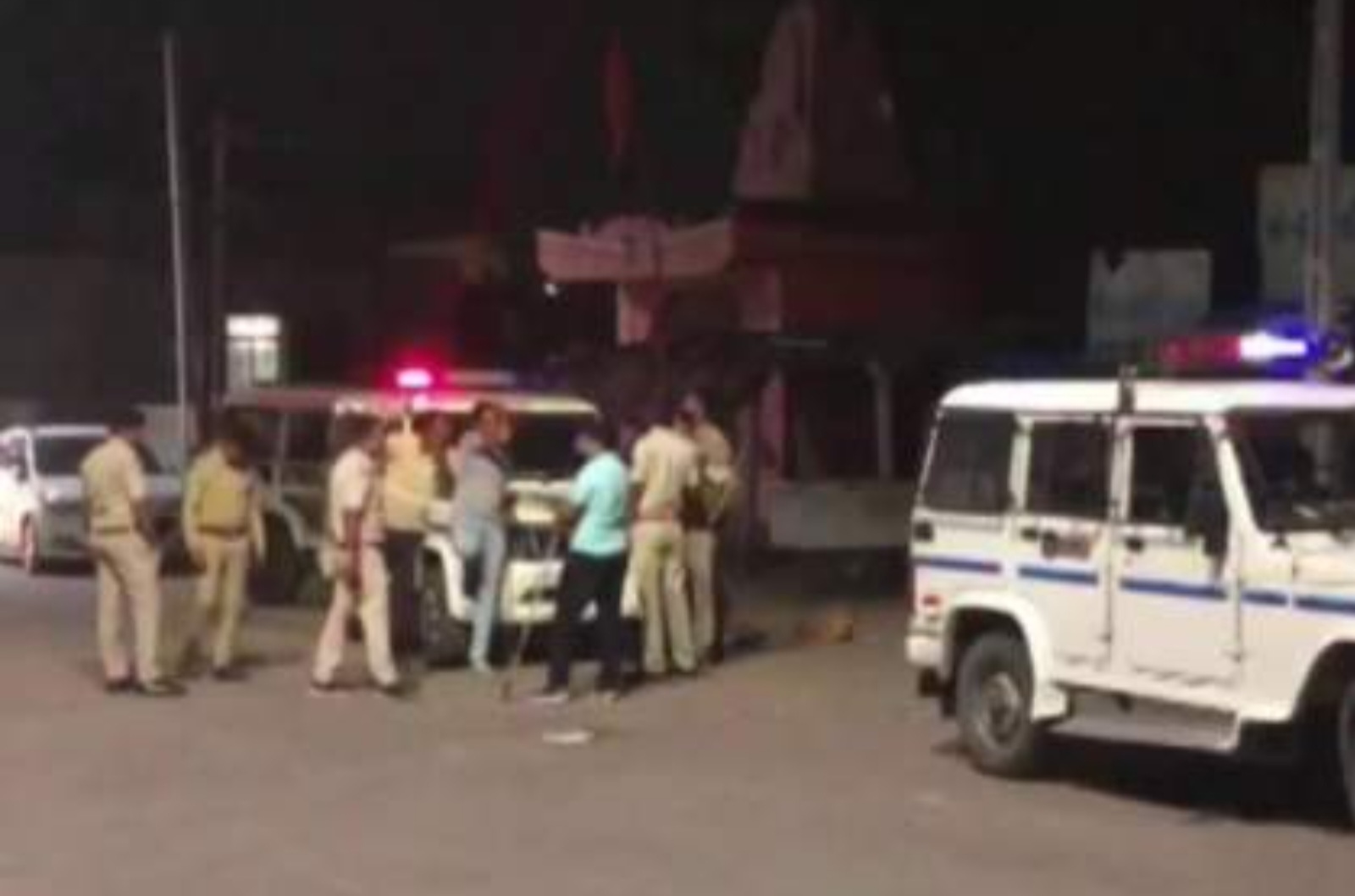 Jalgaon Live: मध्यरात्री दोन गटात  दंगल...! दोन पोलिस जखमी...