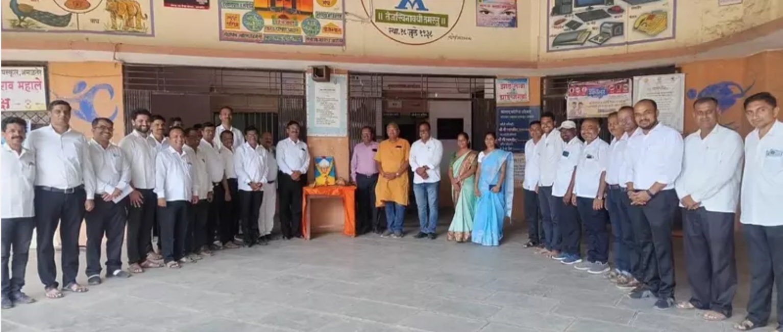 Amalner: जी. एस हायस्कूल मध्ये शिक्षकदिन साजरा..