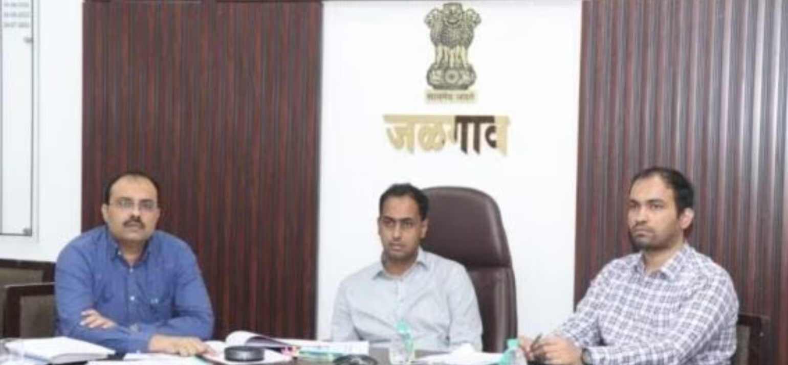 Jalgaon Live: जातीवाचक नावे असलेली गावे, रस्ते, वस्त्यांची नावे बदलवा.. जिल्हाधिकारी आयुष प्रसाद