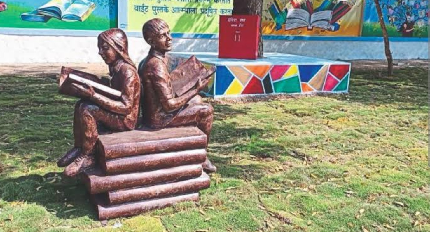 Jalgaon Live: या ठिकाणी साकारतोय "पुस्तकांचा बगीचा"... राज्यातील पहिला उपक्रम