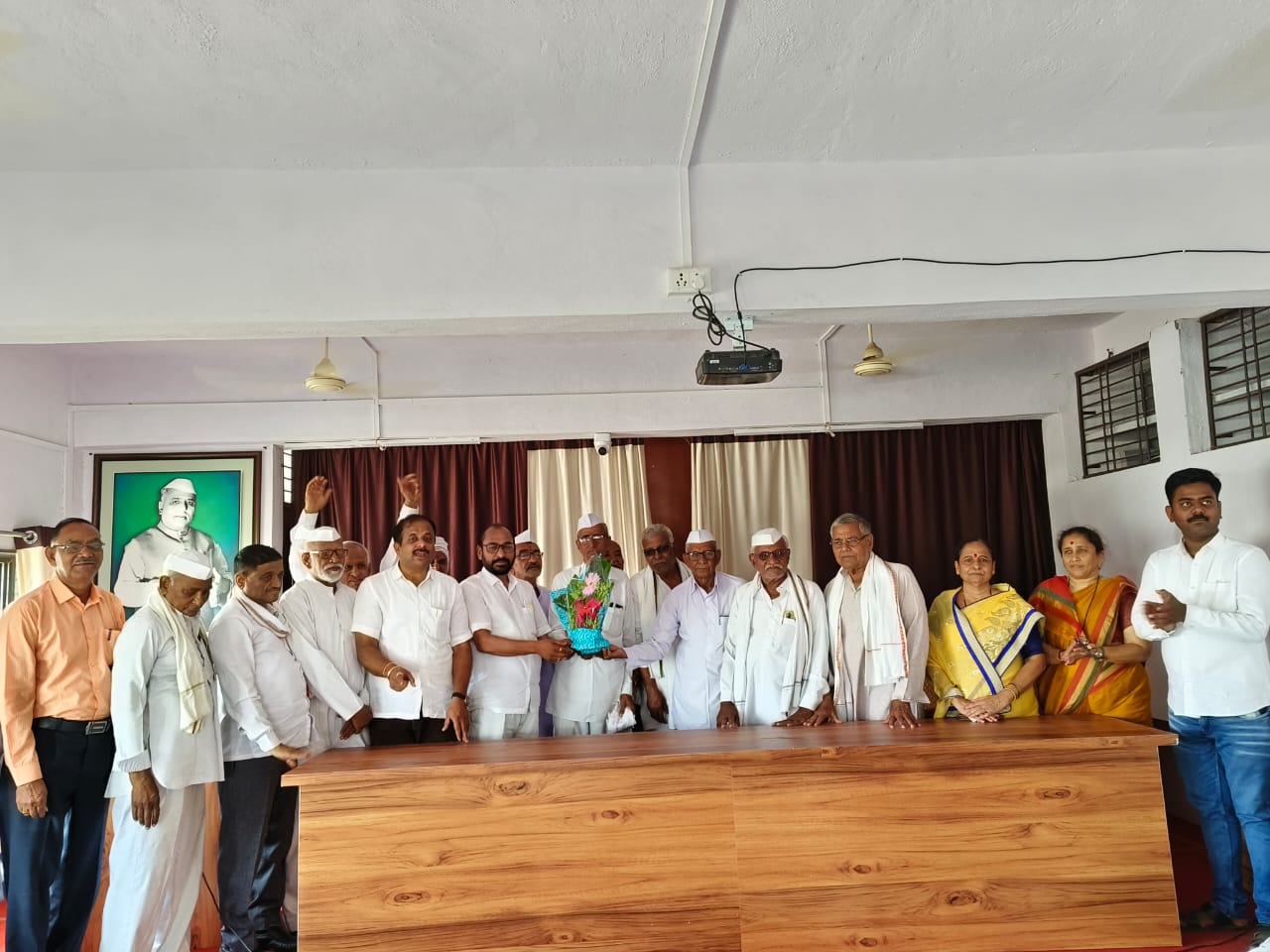 Amalner: काँग्रेस बैठकीत 70 वर्षावरील शिलेदारांचा सत्कार