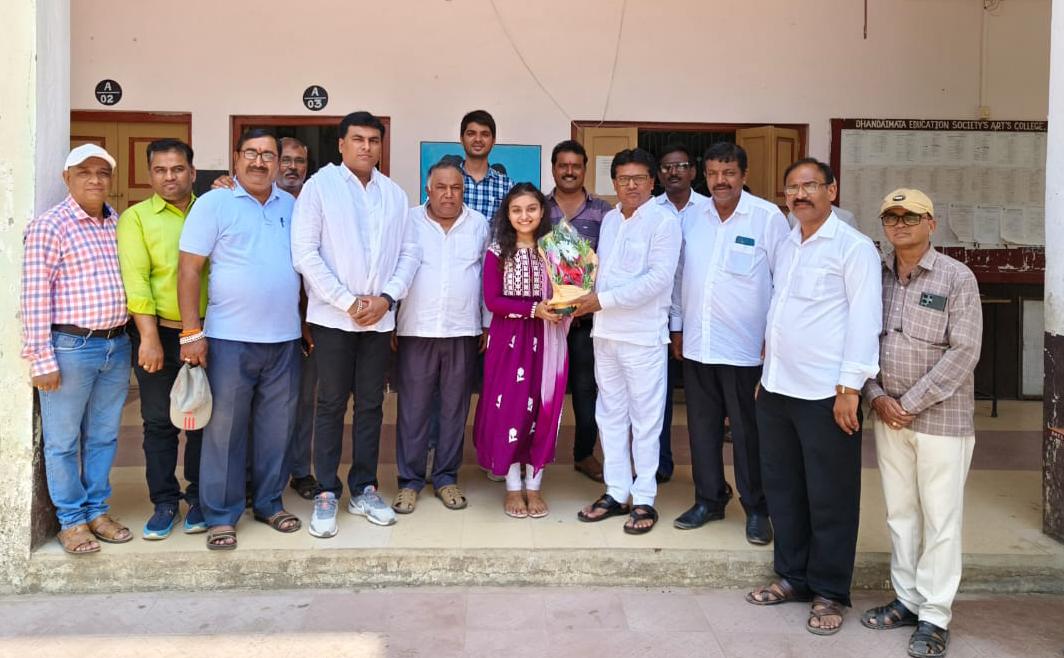 Amalner: कु. समीक्षा जाधव ची उत्तुंग भरारी...१२ वी च्या परीक्षेत कु.समीक्षा अविनाश जाधव विज्ञान शाखेत प्रथम..