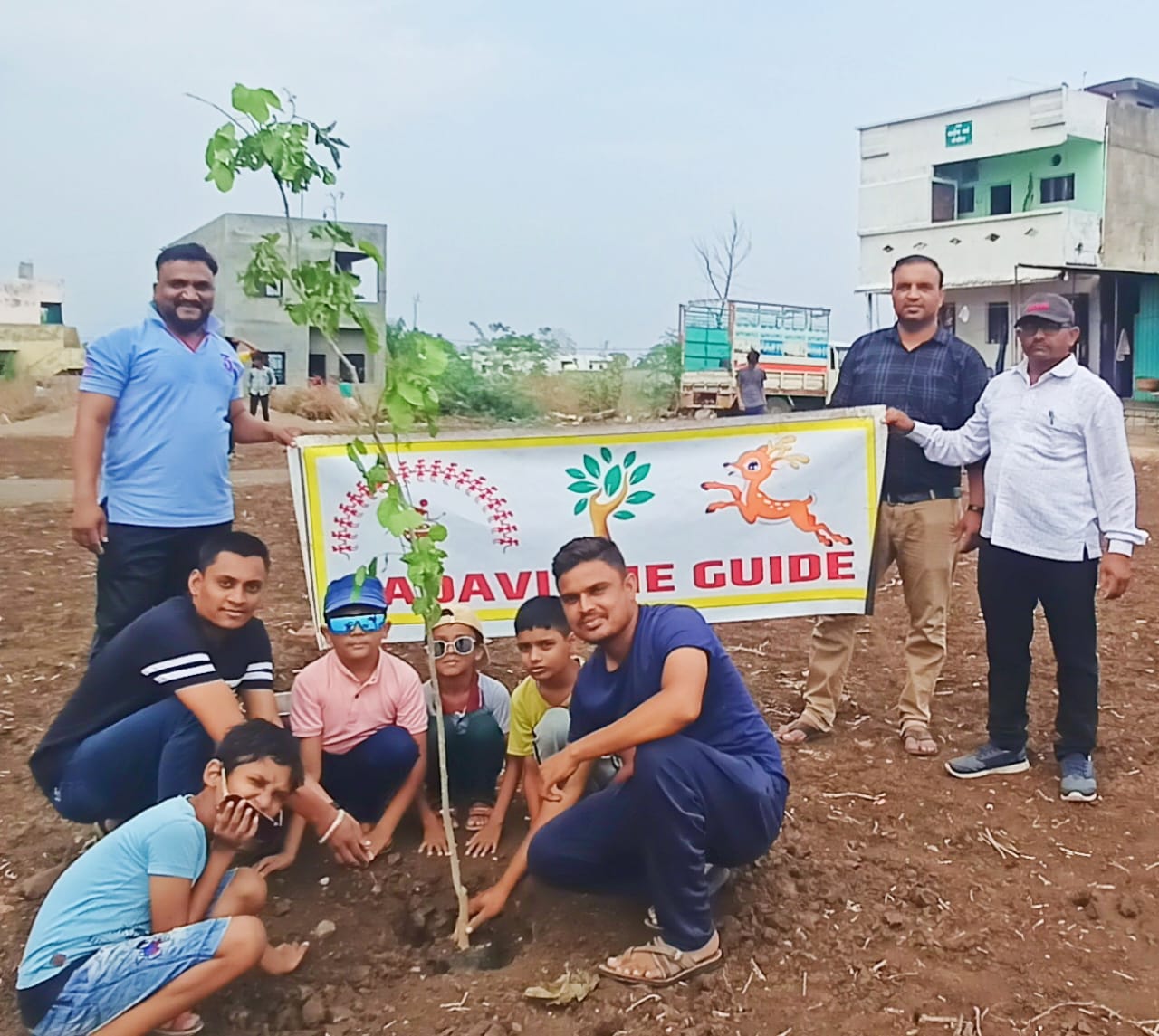 तडवी द गाईड सामाजिक संस्थेचा स्तुत्य उपक्रम अविरत ६ वर्षापासून करतायेत वृक्षारोपण