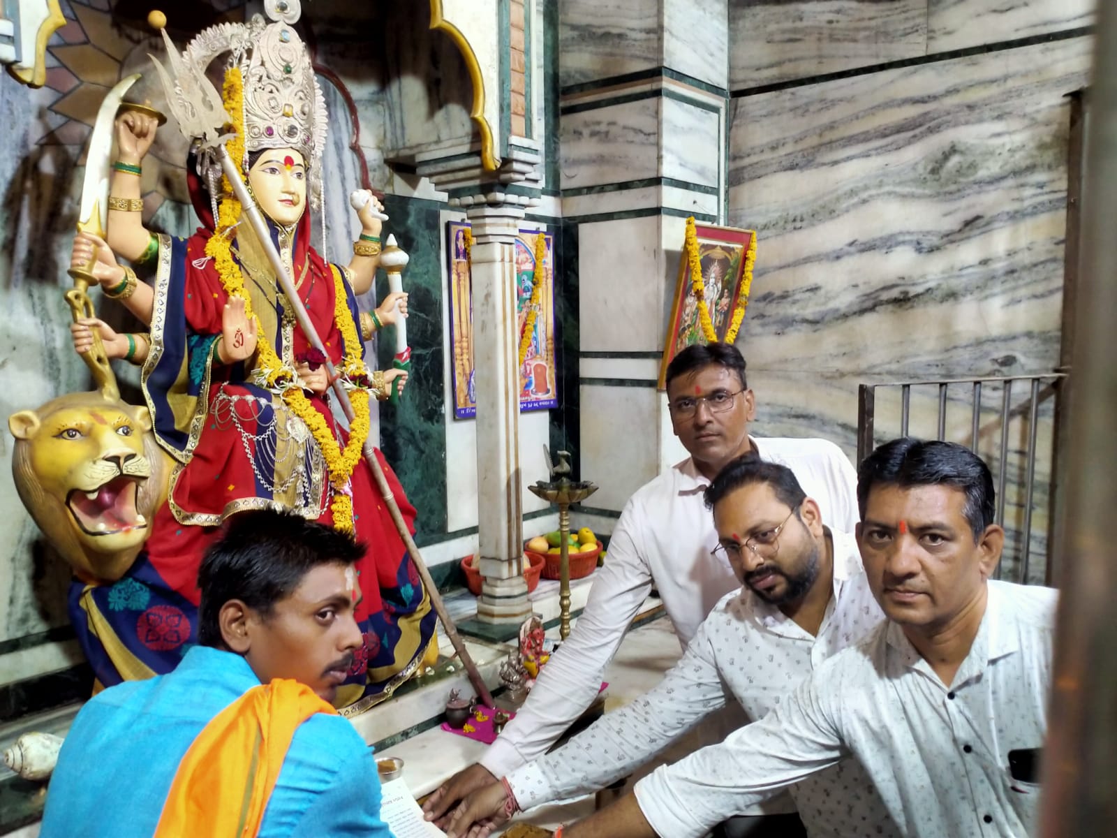 सावदा येथे गुरुपौर्णिमा महोत्सव । देवीला प्रचार नारळ अर्पण !