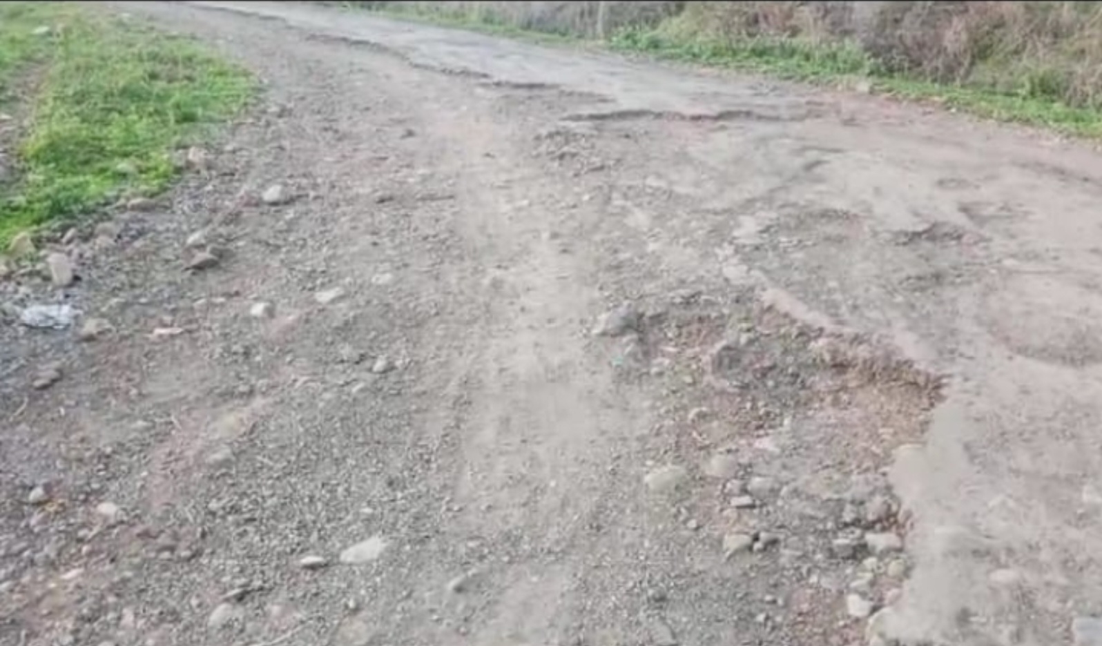 Rawer: लोहारा सुकी नदीचा घाट फोडतो टाहो.कुणीतरी या घाटाला जीवनदान द्याहो...