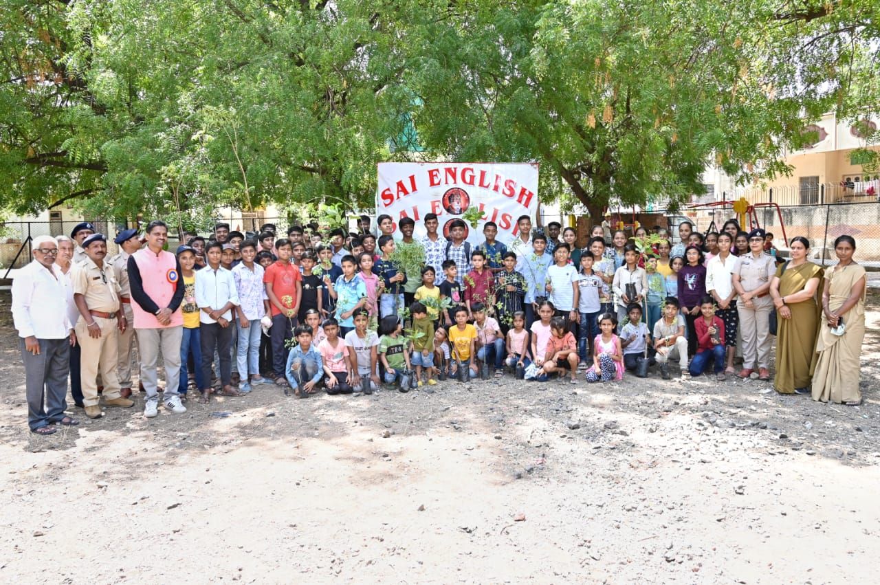 Amalner: साई इंग्लिश अकॅडमि तसेच सामाजिक वनीकरण विभाग अमळनेर व वनक्षेत्र,पारोळा,यांच्या संयुक्त विद्यमाने-जागतिक पर्यावरण दिन सोहळा साजरा..