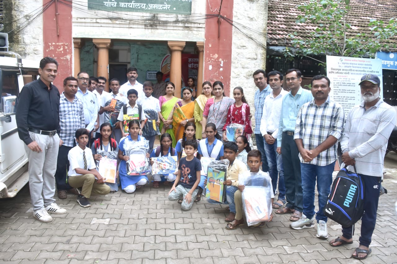 Amalner: 18 गरजू,होतकरू व गरीब विद्यार्थ्यांना-अमळनेर क्लासेस संघटनेने (PTA)घेतले दत्तक..