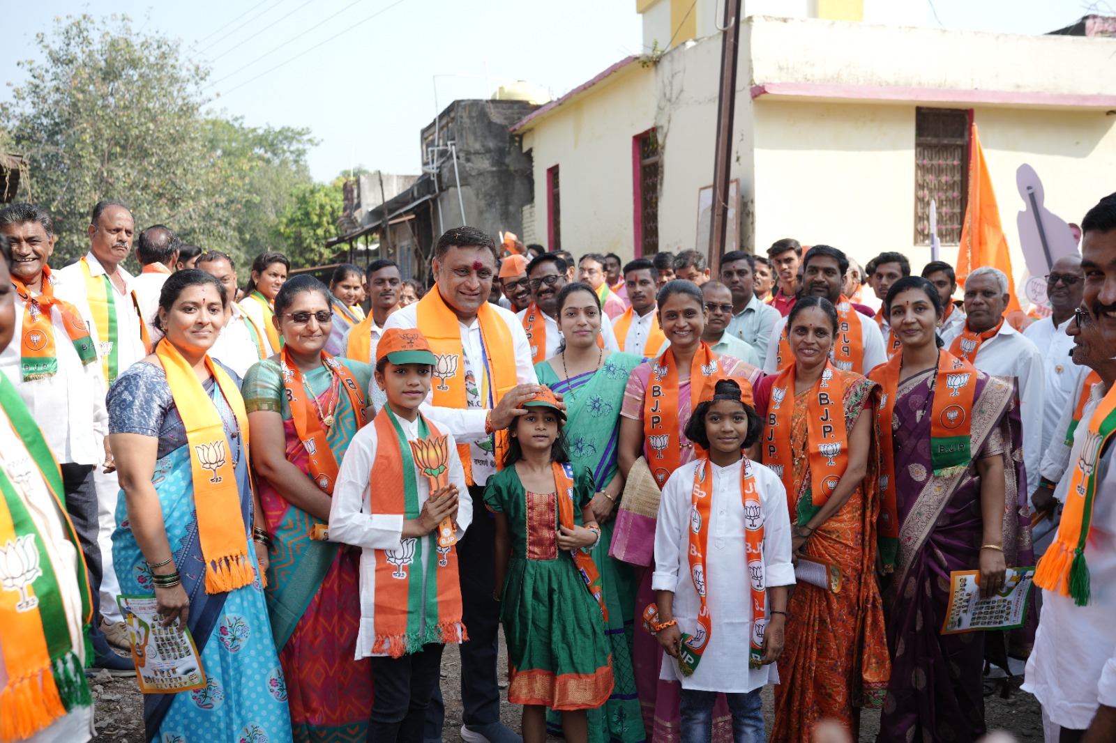 Yawal: अमोल जावळेंच्या यावल तालुक्यातील दौऱ्यात महायुती सरकारच्या निर्णयांबद्दल सर्वसामान्यांकडून विश्वास व्यक्त