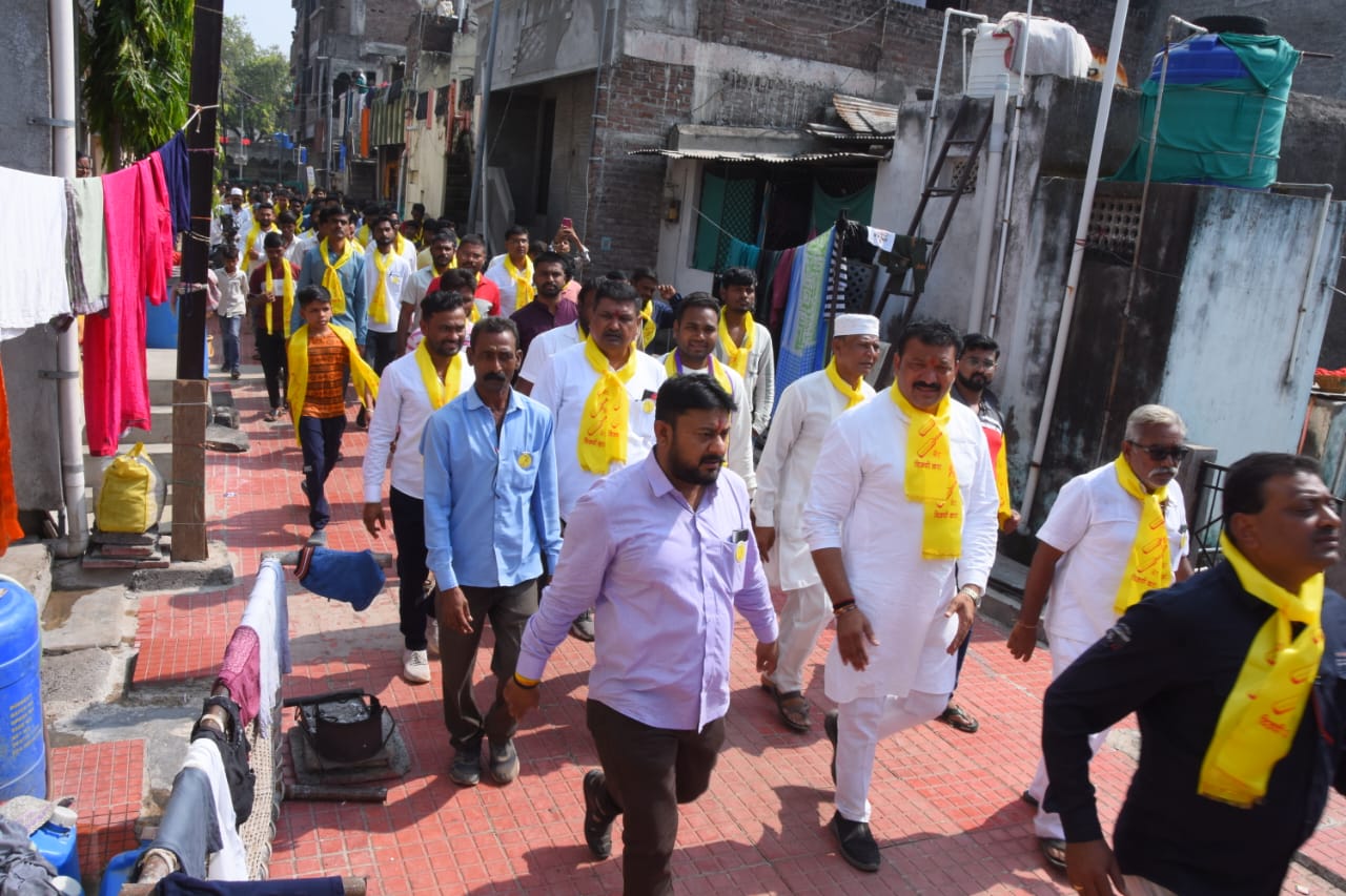 Amalner: रणधुमाळी 2024: मंत्र्यावर असलेला रोष जनता मतदानाच्या माध्यमातून काढणार माजी आमदार शिरीष चौधरी यांना शहराच्या विविध भागातून मिळतोय उत्स्फूर्त प्रतिसाद