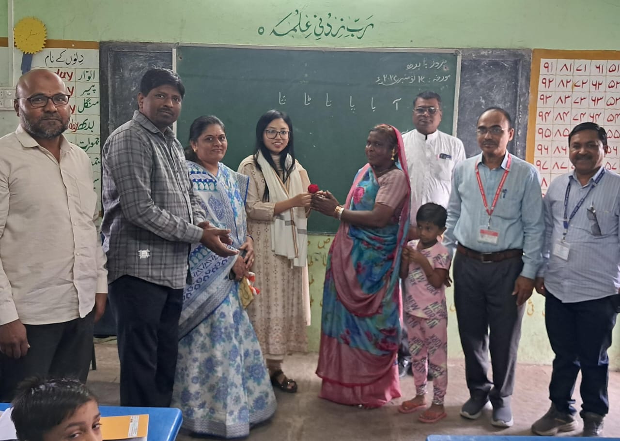 नुतन गटविकास अधिकारी केझो मॅडम यांनी केराळे उर्दू शाळेला दिली भेट!