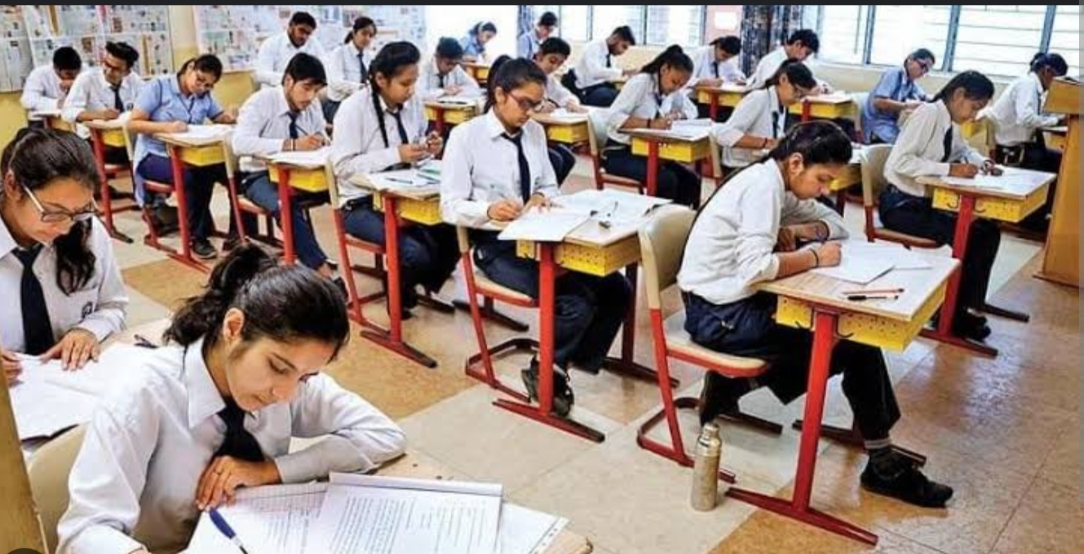 Big Breaking: 10 वी 12 वी च्या परीक्षांचं वेळापत्रक जाहीर... ह्या आहेत प्रात्यक्षिक आणि लेखी परीक्षांच्या तारखा..
