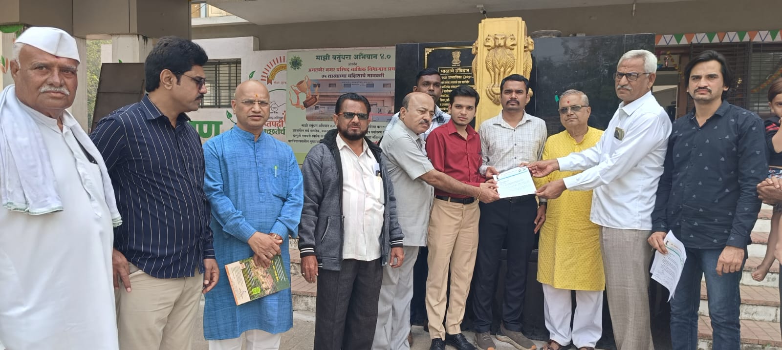 Amalner: काँग्रेस आणि मविआ तर्फे पाणीपट्टी वरील 2% व्याज दर रद्द करणेबाबत नगरपरिषदेला निवेदन...