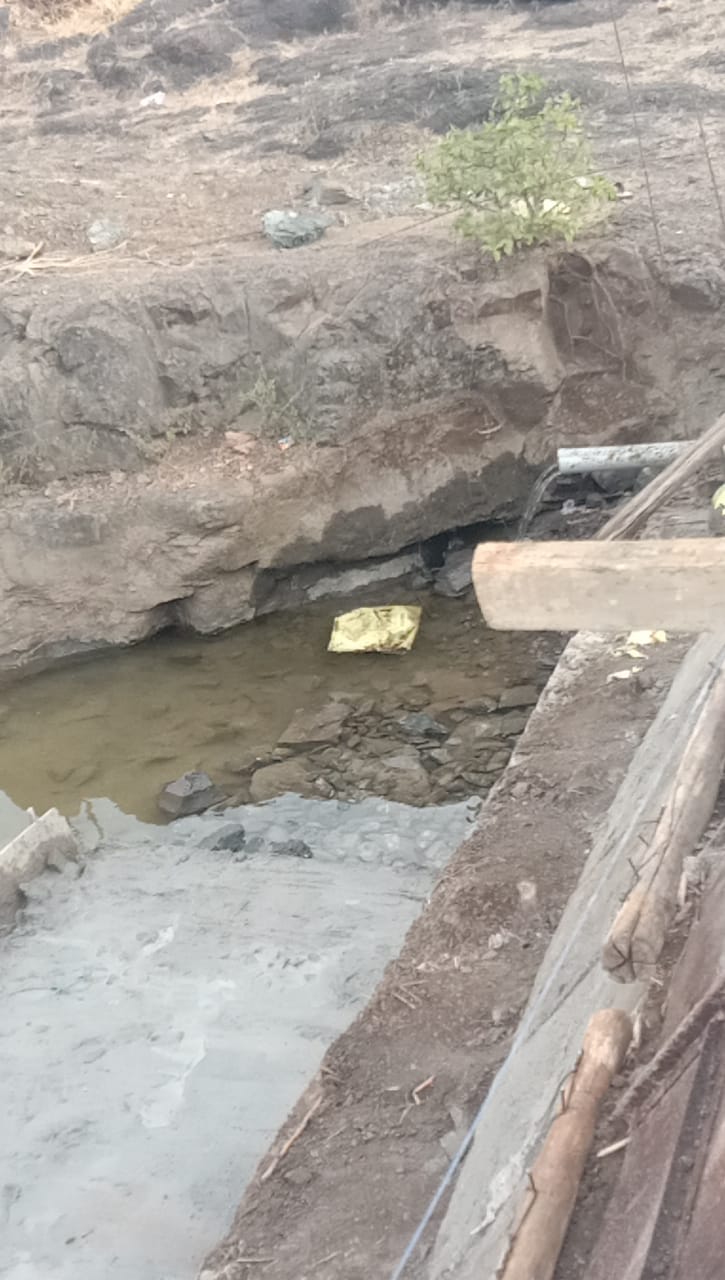 नंदुरबार तालुक्यातील भोणे येथील साठवण बंधाऱ्याचे बांधकाम निकृष्ट, चौकशीची मागणी