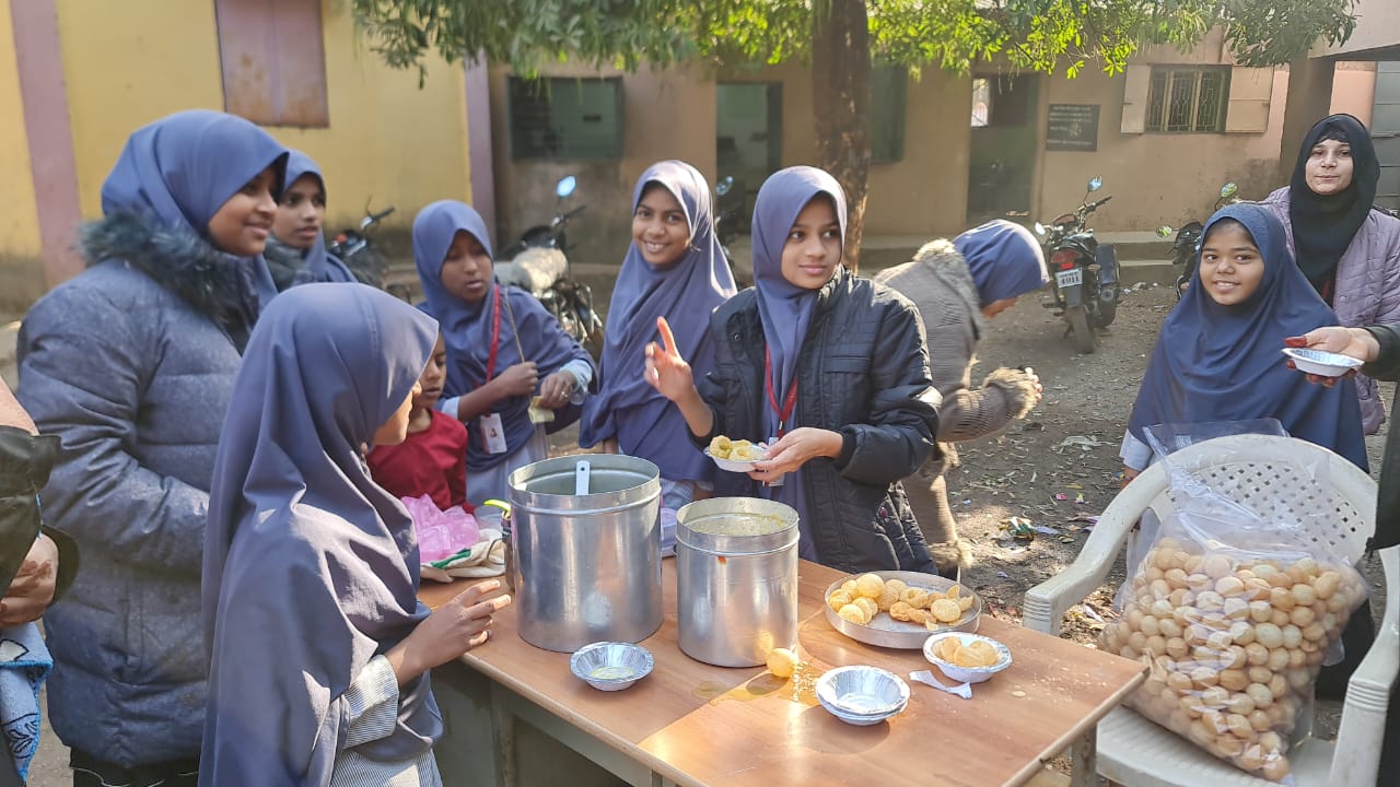 आनंद मेळावा संपन्न