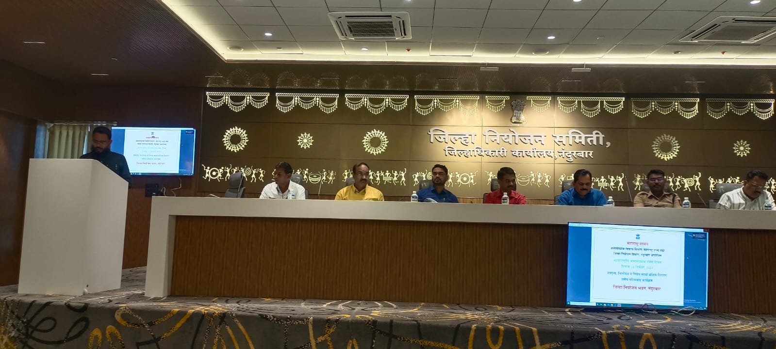 जिल्हाधिकारी कार्यालयात अल्पसंख्यांक हक्क दिवस साजरा...