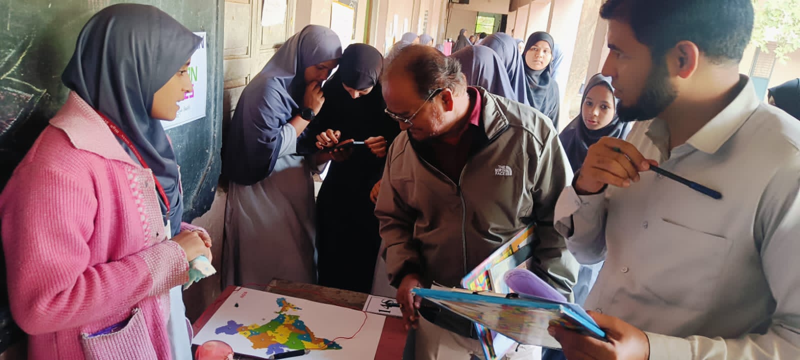 महाराष्ट्र विविध विधायक समितीच्या नॅशनल गर्ल्स हायस्कूल व कनिष्ठ महाविद्यालय नंदुरबार येथे शालेय विज्ञान प्रदर्शन उत्साहात