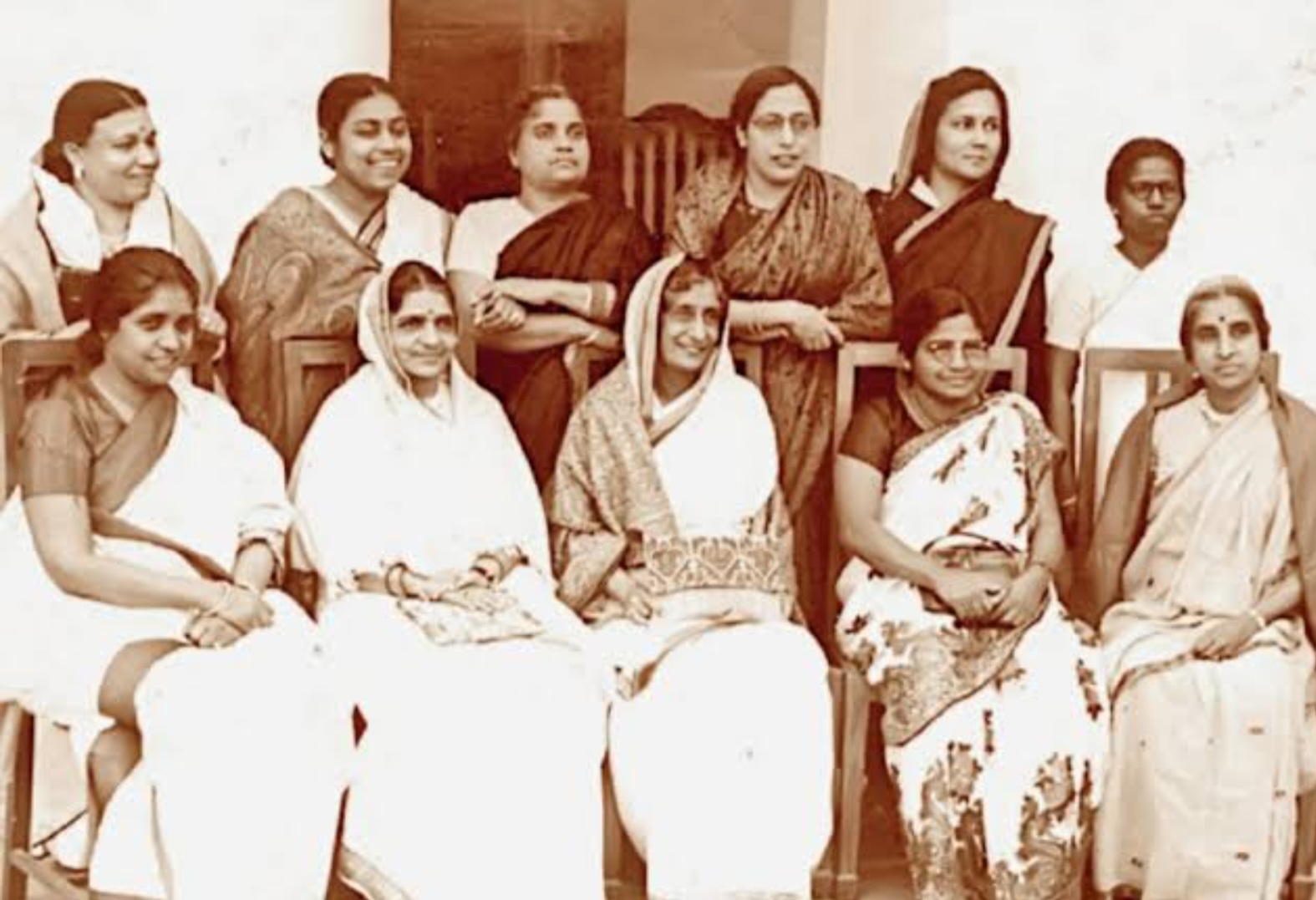 FactCheck: Constitution : संविधान बनविणाऱ्या हातांमधील" ते" 15 हात... ज्यांना तेंव्हाही आणि आताही कमजोर मानलं जातं...