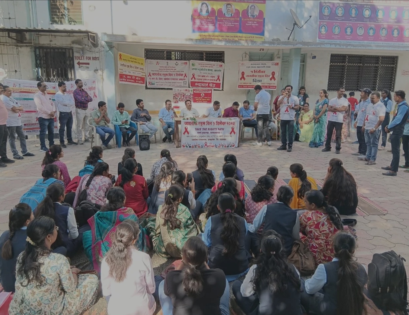 Amalner : जागतिक एड्स पंधरवाडा निमित्त रांगोळी आणि पोस्टर मेकिंग स्पर्धा संपन्न...