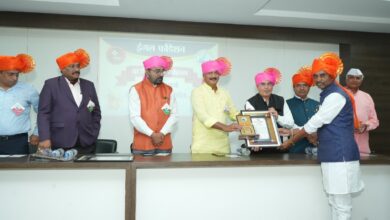 सुरेश खैरनार आदर्श पोलीस पाटील पुरस्काराने सन्मानित.