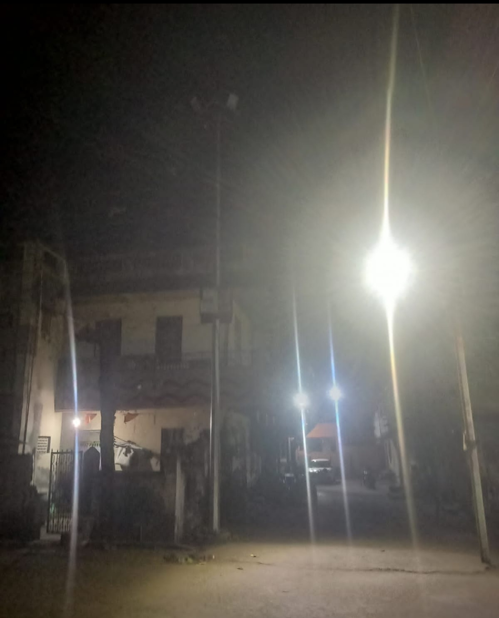 फैजपूर शहरातील हायमास्ट लाईट ठरले 'शो पीस '